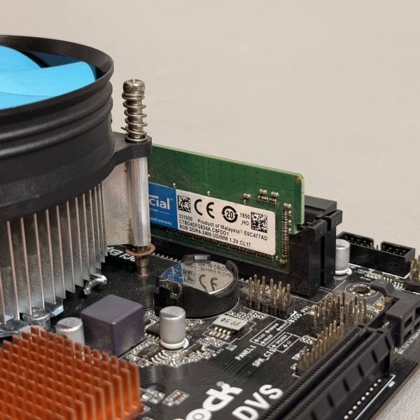 Комплект мат плата s-1151 H110+ i5-7400+8Gb + кулер