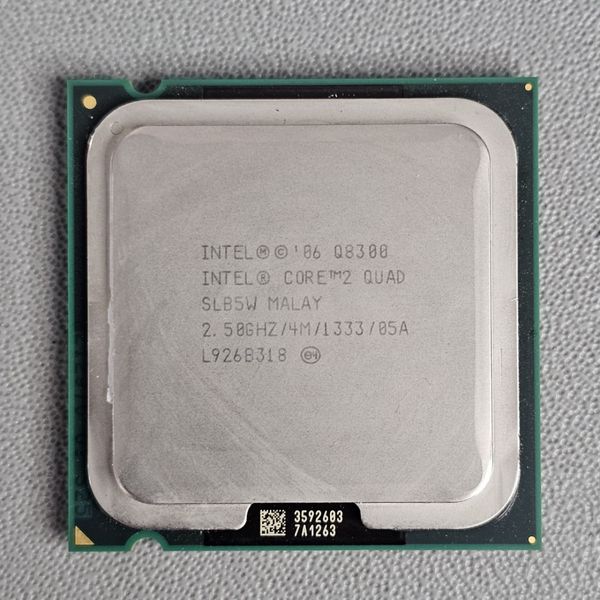 Процессор Intel Core 2 Quad Q8300 (2,5 ГГц, LGA 775, 4 Мб, 4 ядра) OEM