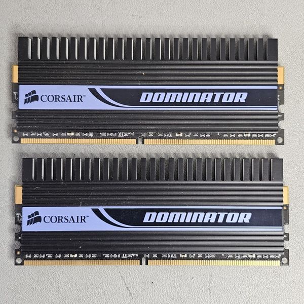 Оперативная память Corsair 2GB x2  DDR2 CM2X2048-8500C5D