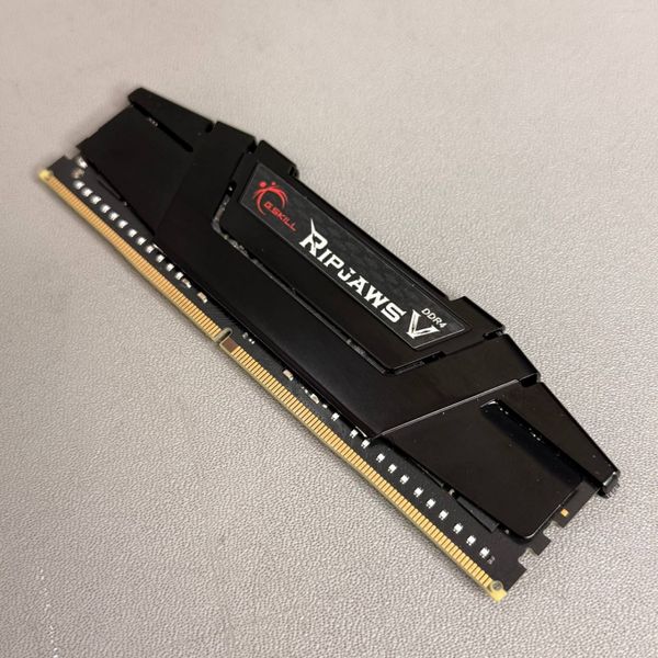 Оперативная память G.SKILL Ripjaws V DDR4 32 Гб, F4-4266C19D-64GVK