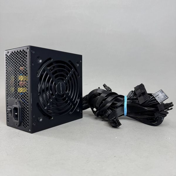 Блок питания GIGABYTE P450B [28200-P450B-1EUR] черный