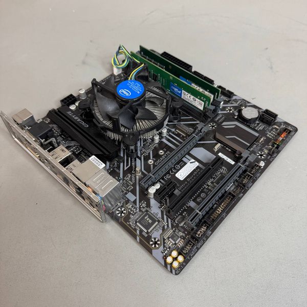 Комплект мат плата Gigabyte b360m-d3h s-1151v2 + Core i3 -8100 + 8Gb+ кулер
