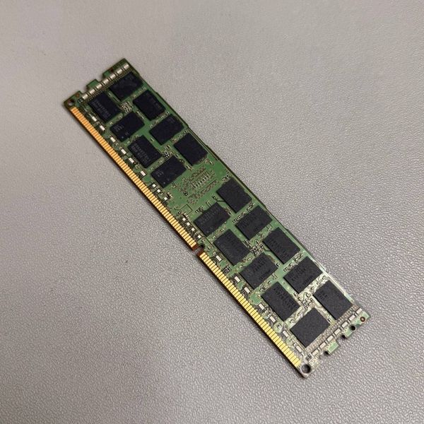 Оперативная память серверная Samsung M393B1K70DH0-CK0 DDRIII 8Gb
