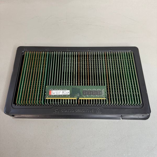 Оперативная память DDR4 UDIMM Kingston ValueRAM [KVR32N22S8/8WP] 8 ГБ