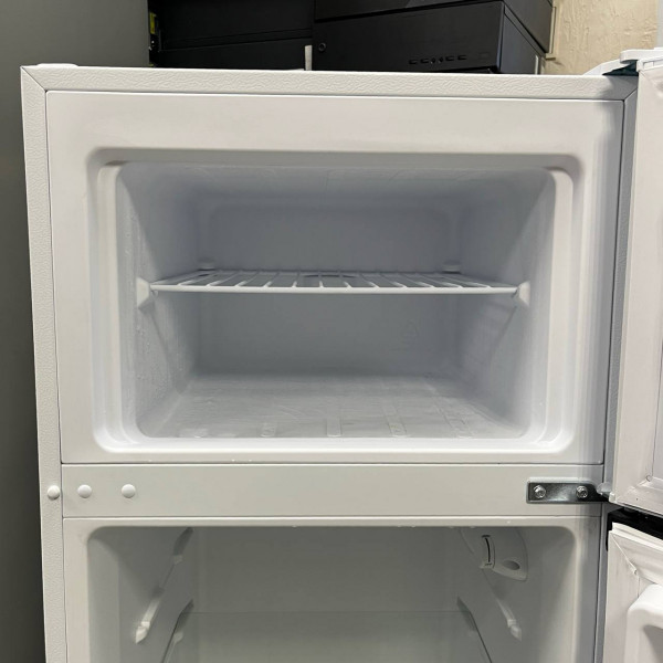 Холодильник с морозильником DEXP RF-TD210NMA/W белый, 207 л,