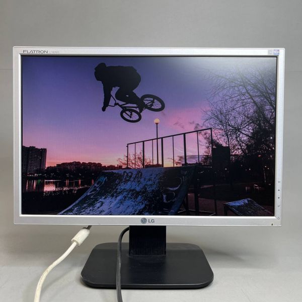 19'' Монитор LG Flatron L192WS, 1440x900, 75 Гц, TN черный