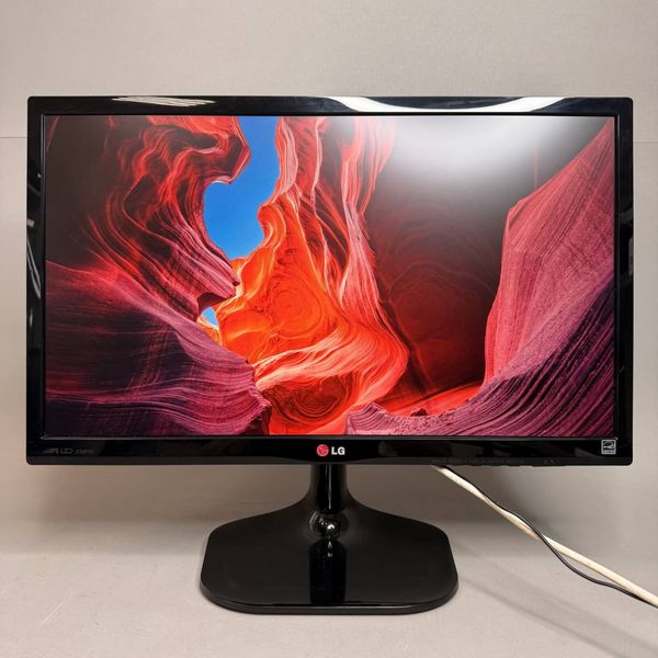 23'' Монитор LG 23MP55D-P чёрный