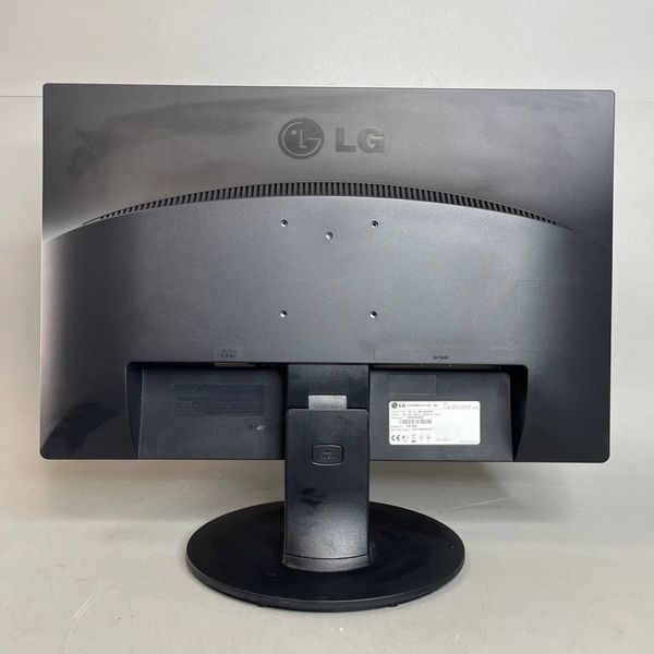 22'' Монитор LG E2210S-BN черный