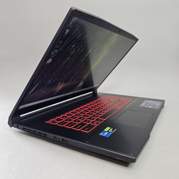 17.3'' 144Гц Ноутбук MSI Katana GF76 B12UCR-821XRU  черный