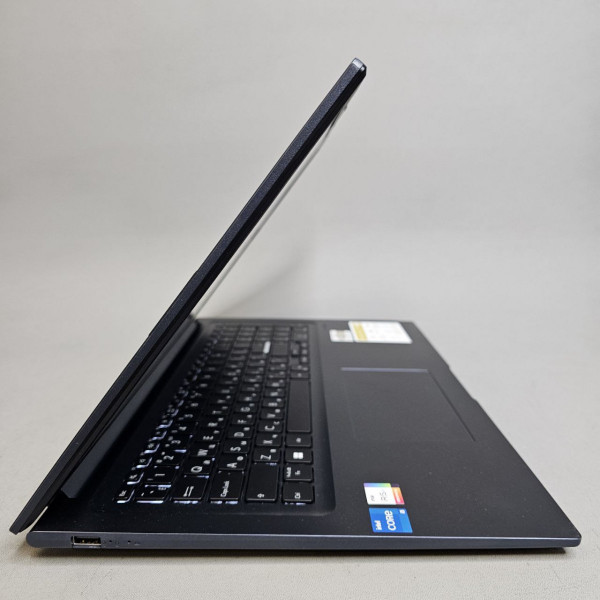 17.3'' Ноутбук ASUS VivoBook X1704VA-AU692 черный