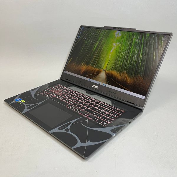 17.3'' 144Hz Игровой ноутбук MSI Cyborg 17 B13WFKG-218XRU черный