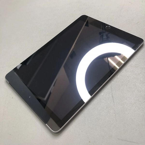 9.7'' Планшет Apple iPad 5 2017 32Gb Wi-Fi + Cellular A1823, серый