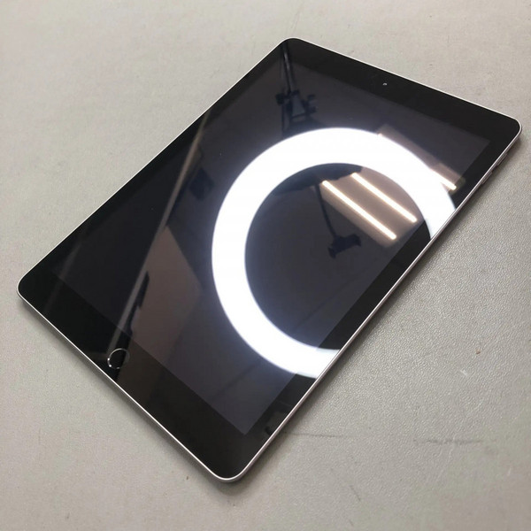 9.7'' Планшет Apple iPad 5 2017  32 Gb Wi-Fi  A1822 RU серый