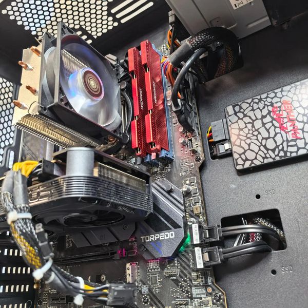 Игровой ПК / i5-10400f / 16Gb / ssd 512Gb / hdd 1Tb / 8Gb RTX5050