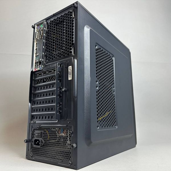 Игровой ПК / i7-9700 / 32Gb / SSD 240Gb m.2 / 1Tb / 12Gb RX6700XT