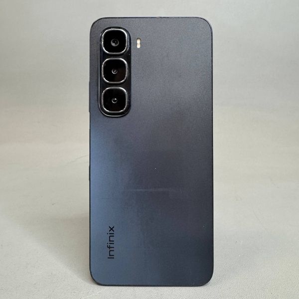 Смартфон Infinix HOT 60i 8/256 ГБ черный