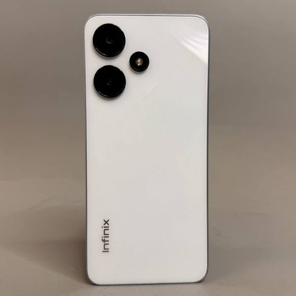 Смартфон Infinix HOT 30i 4/64GB белый